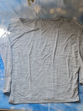 🐦Athleta Long Sleeve Tee in Heather Grey